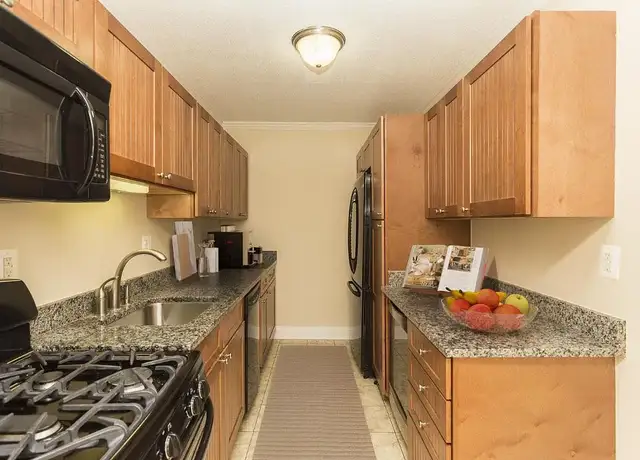 Photo of 5015 Battery Ln, Bethesda, MD 20814