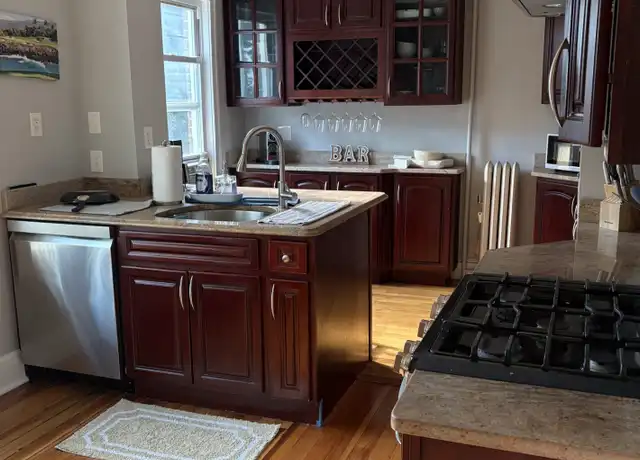 Property at 51 Algonquin Rd Unit 1, Chestnut Hill, MA, 02467, 3 beds, 1 bath, [object Object]