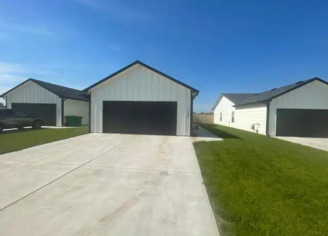 Property at 1602 S Hickory Creek St Unit 1604 Hickory, Wichita, KS, 67235, 4 beds, 2 baths, [object Object]