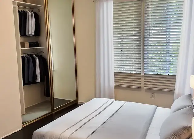 Photo of 1125 S Doheny Dr, Los Angeles, CA 90035