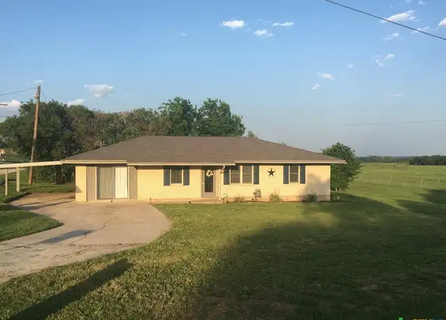 Property at 501 S Main St, Thorndale, TX, 76577, 4 beds, 1 bath, [object Object]