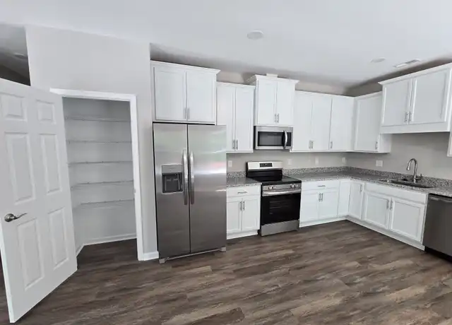 Property at 814 Jackson Dr, Williamsburg, VA, 23185, 3 beds, 2 baths, [object Object]
