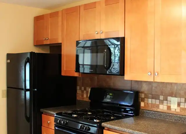 Property at 252 North St Apt 4, Burlington, VT, 05401, 4 beds, 1 bath, [object Object]