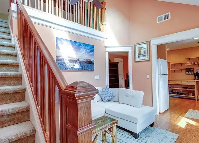 Property at 4631 NE 20th Ave Unit B, Portland, OR, 97211, 2 beds, 1 bath, [object Object]