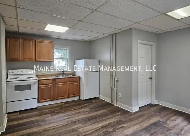 Property at 139 Oak St Unit 1R, Lewiston, ME, 04240, 0 beds, 1 bath, [object Object]