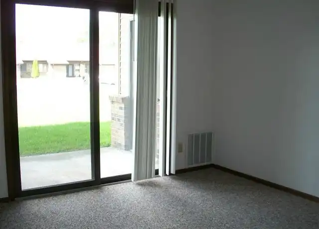 Property at 300 S Miller Dr Unit 102, Eaton Rapids, MI, 48827, 2 beds, 1 bath, [object Object]