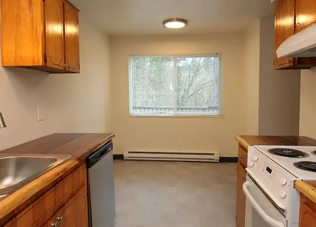 Property at 3736 SW 10th Ave Unit 2, Portland, OR, 97239, 3 beds, 1 bath, [object Object]