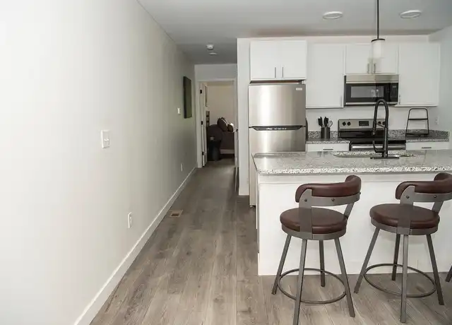 Property at Alder Woods - 6806 E County Line Rd, Indianapolis, IN, 46237, 1 bed, 1 bath, [object Object]