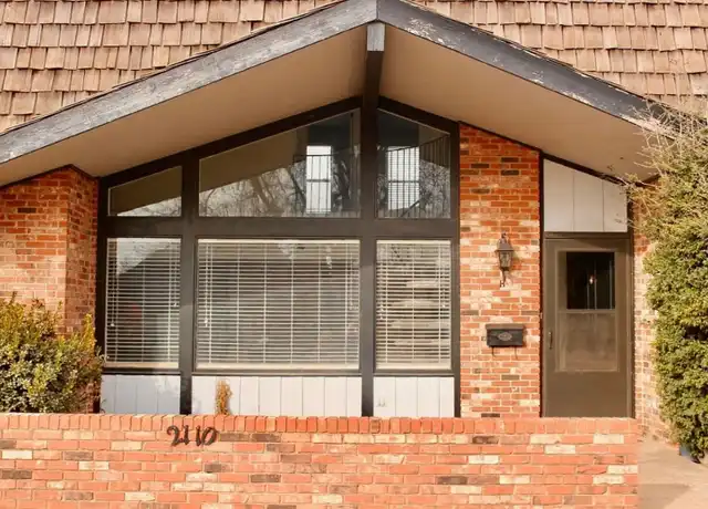 Property at 2110 Indian Dr, Enid, OK, 73703, 2 beds, 2 baths, [object Object]