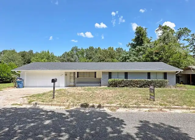 Property at 520 Ravenwood Dr, Athens, TX, 75751, 3 beds, 2 baths, [object Object]