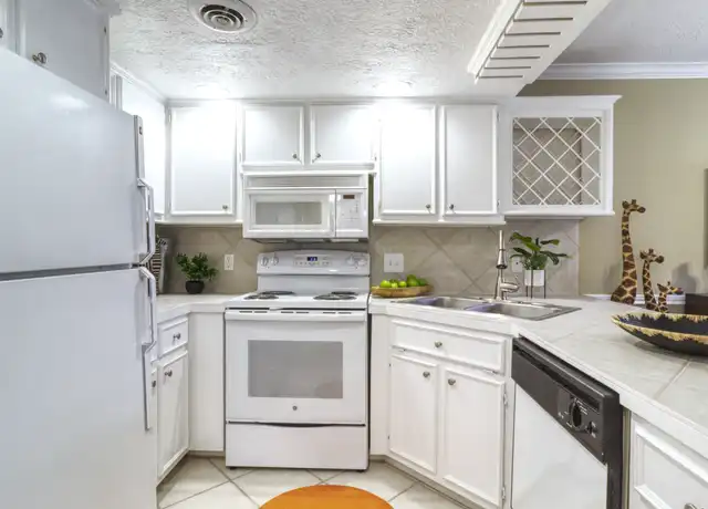 Property at Galleria Oaks Apartments - 5151 Richmond Ave, Houston, TX, 77056, 1 bed, 1 bath, [object Object]