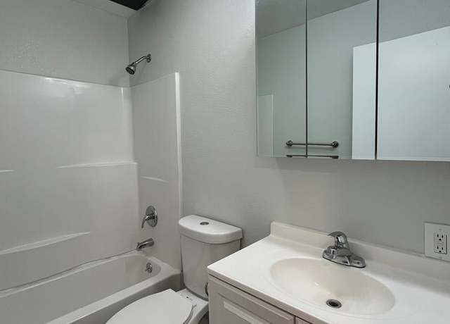 Photo of 1548 Canal Farm Ln, Los Banos, CA 93635