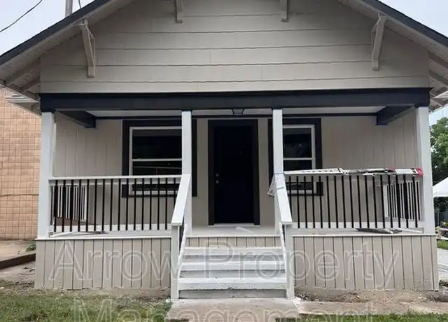Property at 2435 W St, Lincoln, NE, 68503, 3 beds, 2 baths, [object Object]