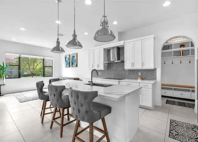 Property at 1052 SW 113th Way, Pembroke Pines, FL, 33025, 4 beds, 3.5 baths, [object Object]