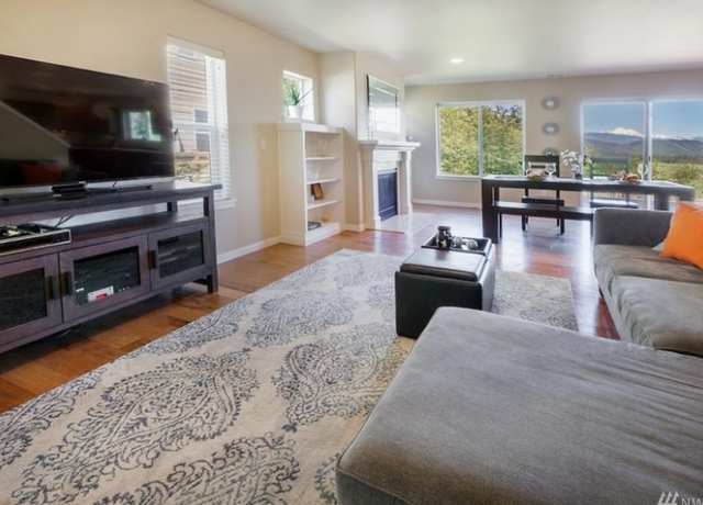 Photo of 802 Panorama Rdg, Mount Vernon, WA 98273