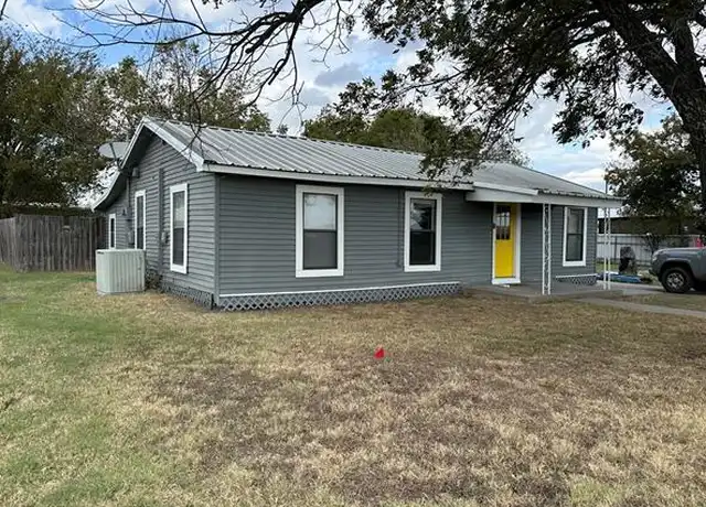 Property at 185 W Park St, Stephenville, TX, 76401, 3 beds, 1.5 baths, [object Object]