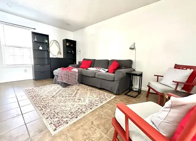 Property at 1370 Oakland Ave Unit 4, Fayetteville, AR, 72703, 2 beds, 1 bath, [object Object]