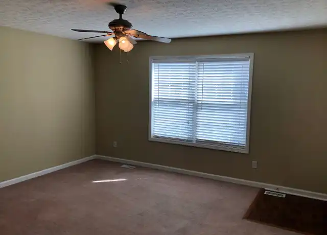 Property at 1329 Scottsville Rd Unit E2, Bowling Green, KY, 42104, 1 bed, 1 bath, [object Object]