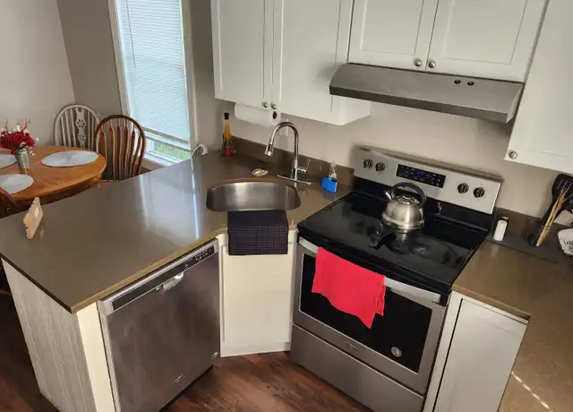 Property at 661 Hevey St, Manchester, NH, 03102, 3 beds, 1 bath, [object Object]