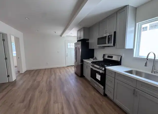 Property at 5714 Cimarron St Unit 5714 1/2, Los Angeles, CA, 90062, 3 beds, 3 baths, [object Object]