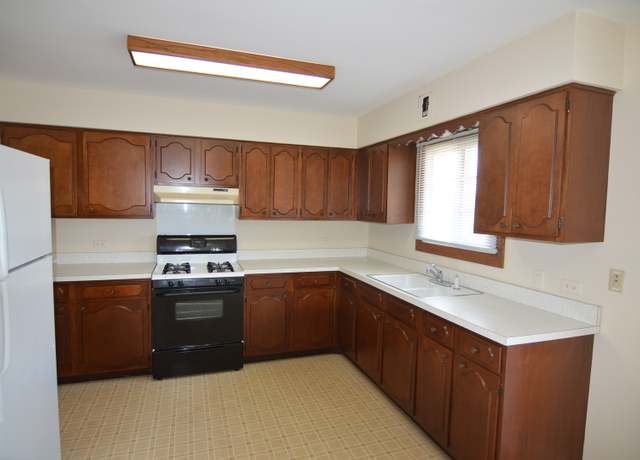 Photo of 370 S Eastern Ave Unit 370, Barrington, IL 60010