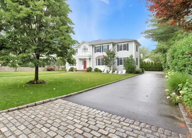 Property at 11 Plandome Dr, Manhasset, NY, 11030, 6 beds, 5.5 baths, [object Object]