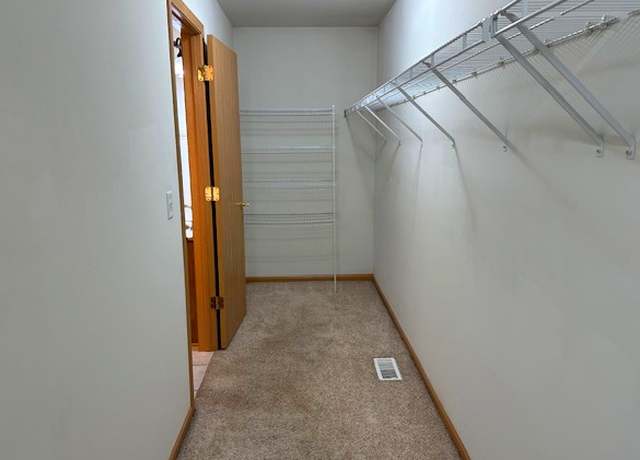 Photo of 347 Pondview Dr, Antioch, IL 60002