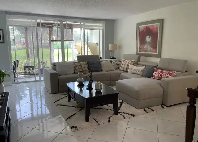 Property at 500 Oaks Ln #112, Pompano Beach, FL, 33069, 3 beds, 2 baths, [object Object]