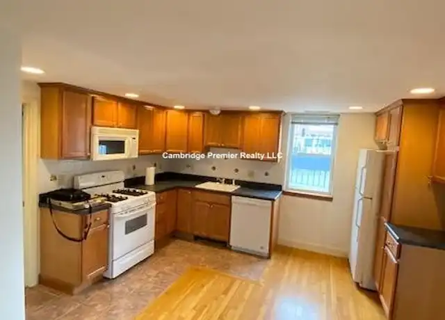 Property at 3 8th St Unit 3, Cambridge, MA, 02141, 2 beds, 1 bath, [object Object]