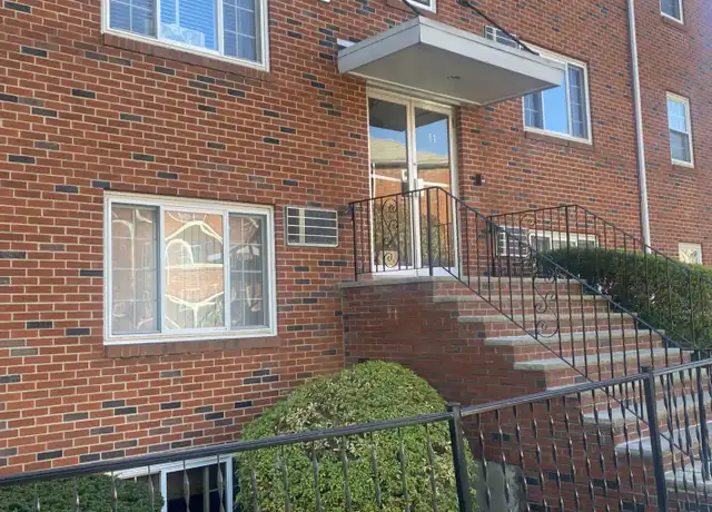 Property at 11 Brattle Dr Unit 11, Arlington, MA, 02474, 1 bed, 1 bath, [object Object]