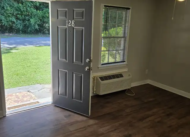 Property at 92 Dogwood Ln, Quinby, SC, 29506, 1 bed, 1 bath, [object Object]