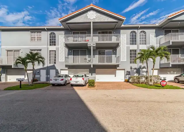 Property at Cobblestone on The Lake Apartments - 4400 Cortina Cir, Fort Myers, FL, 33916, 1 bed, 1 bath, [object Object]