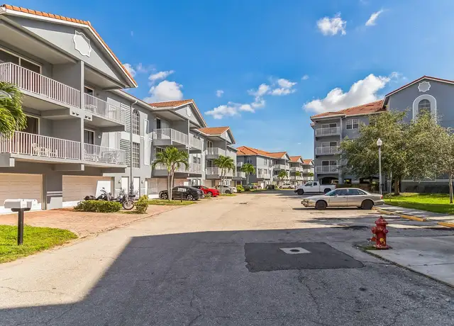 Photo of 4400 Cortina Cir, Fort Myers, FL 33916