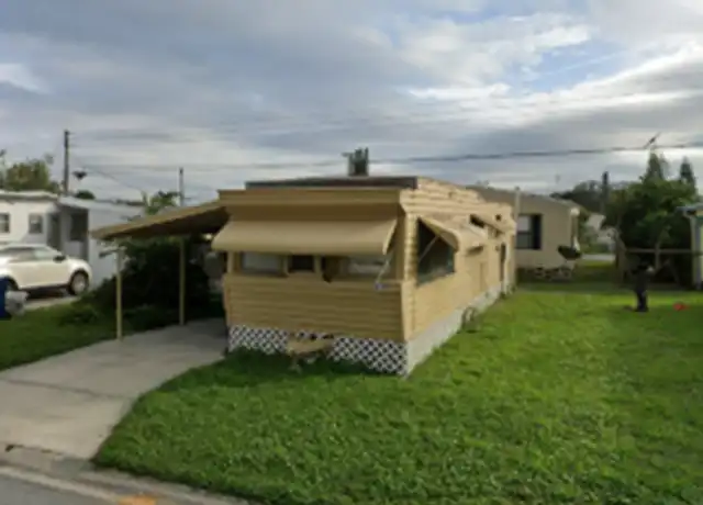 Property at 910 49th Ave W, Bradenton, FL, 34207, 1 bed, 1 bath, [object Object]