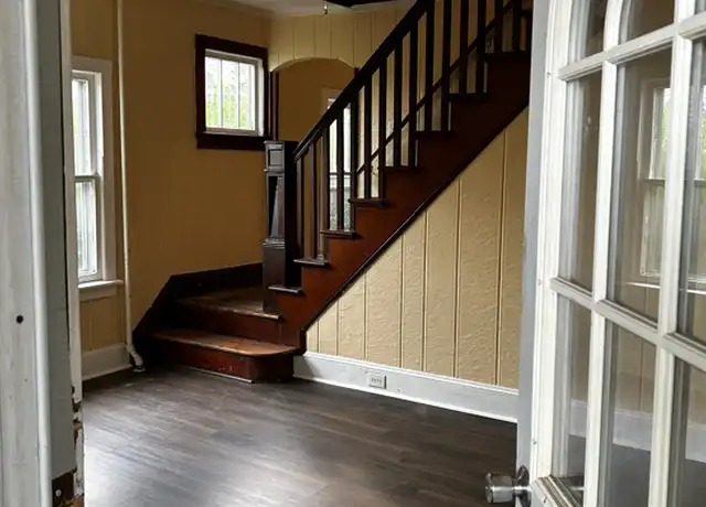 Property at 325 Main St Fl Left, Mayfield, PA, 18433, 2 beds, 1 bath, [object Object]