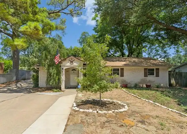 Property at 1917 Dogwood Dr, Arlington, TX, 76012, 3 beds, 2 baths, [object Object]