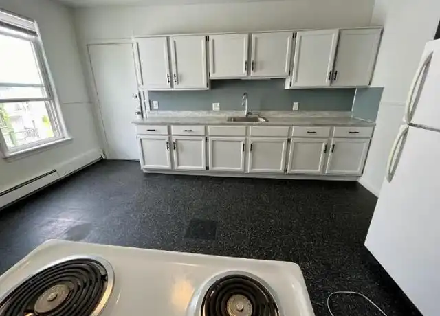 Property at 142 Oxford St, Lewiston, ME, 04240, 2 beds, 1 bath, [object Object]