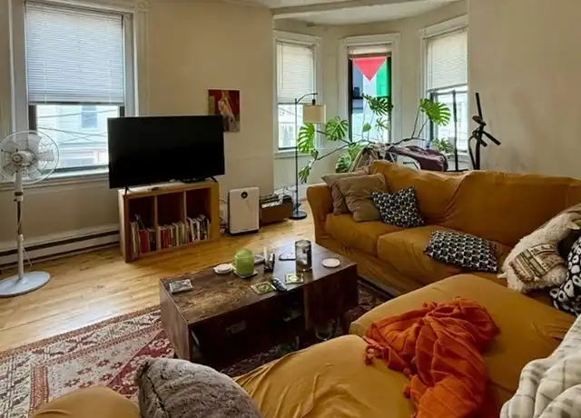 Property at 33 Gay Head St Unit 2, Jamaica Plain, MA, 02130, 3 beds, 1 bath, [object Object]