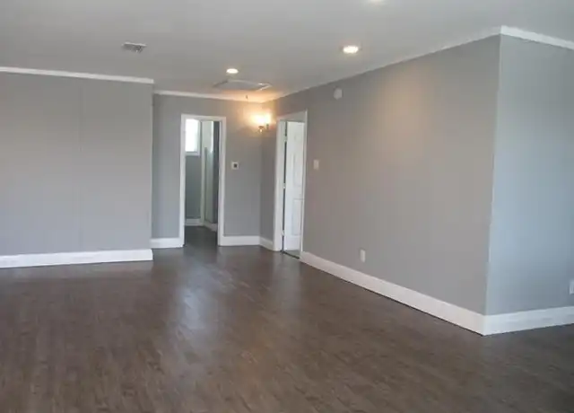 Property at 406 N Carrier Pkwy #200, Grand Prairie, TX, 75050, 2 beds, 2 baths, [object Object]