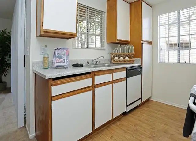 Photo of 380 N Linden Ave, Rialto, CA 92376
