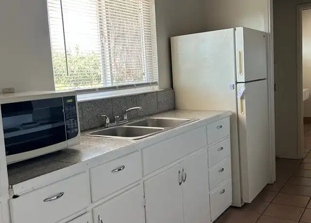 Property at 5961 Milnes Rd Unit B, Modesto, CA, 95357, 1 bed, 1 bath, [object Object]