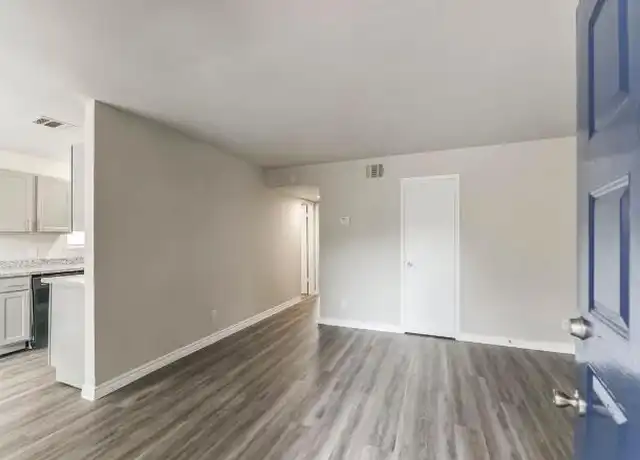 Property at 1501 Gunnison St, Sealy, TX, 77474, 2 beds, 1 bath, [object Object]