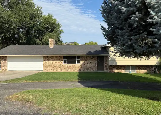 Property at 204 Hillcrest Dr, Selah, WA, 98942, 3 beds, 2.5 baths, [object Object]