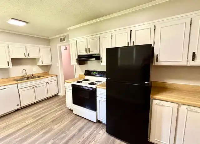 Property at 2215 Sutton Dr, Jonesboro, AR, 72401, 3 beds, 1 bath, [object Object]