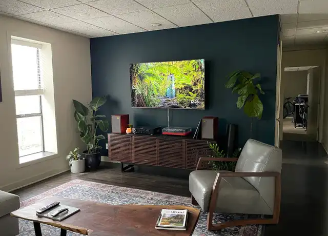Property at 31 E Center St Unit 304, Fayetteville, AR, 72701, 1 bed, 1 bath, [object Object]