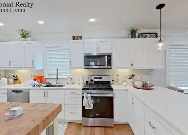 Property at 32 Woodrow Ave, Newton, MA, 02460, 2 beds, 1 bath, [object Object]
