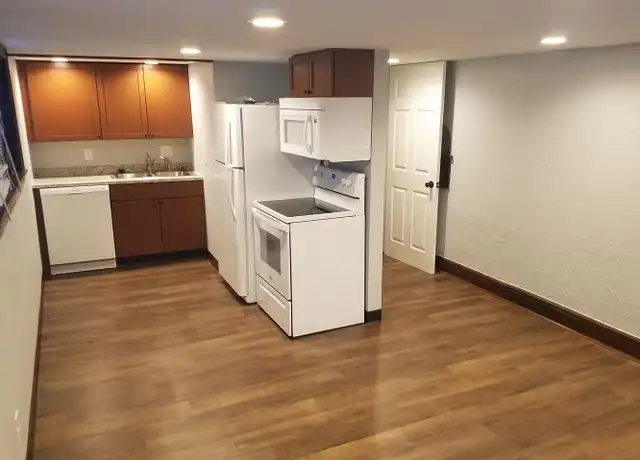 Property at 2006 7th St Unit 1, East Moline, IL, 61244, 1 bed, 1 bath, [object Object]