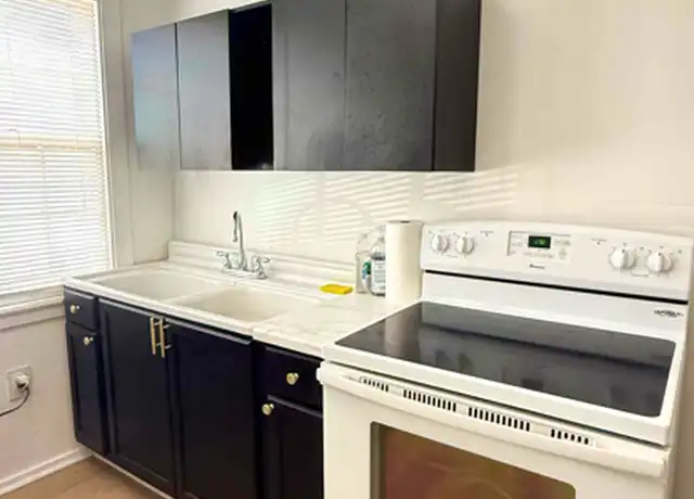 Property at 732 W 1st St, Junction City, KS, 66441, 2 beds, 1 bath, [object Object]