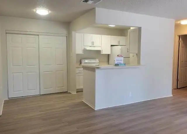 Property at 3810 Bay Club Cir, Kissimmee, FL, 34741, 1 bed, 1 bath, [object Object]