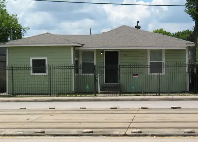 Property at 2610 Scott St, Houston, TX, 77004, 5 beds, 3 baths, [object Object]